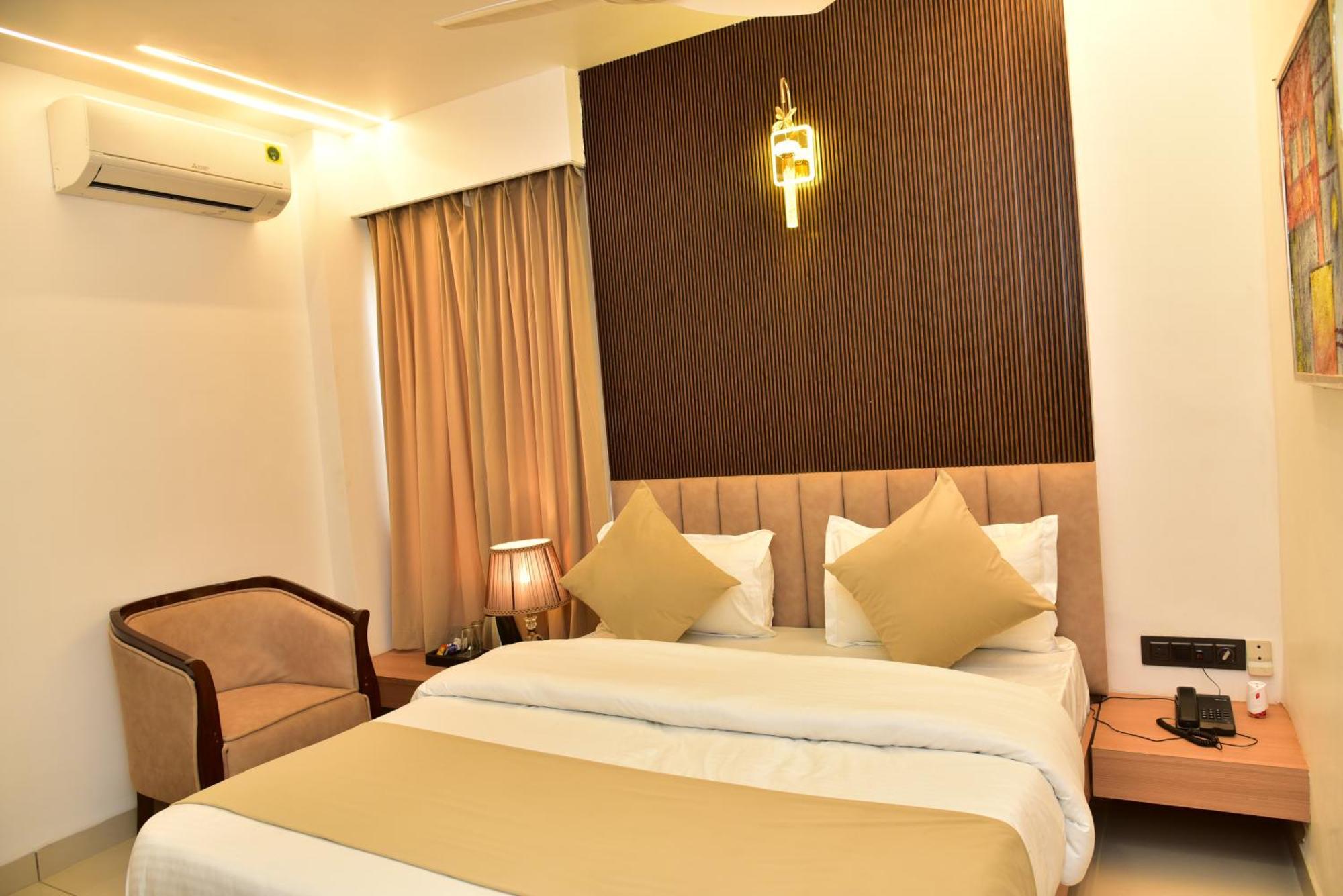 Hotel Divine Peak Pachmarhī Buitenkant foto