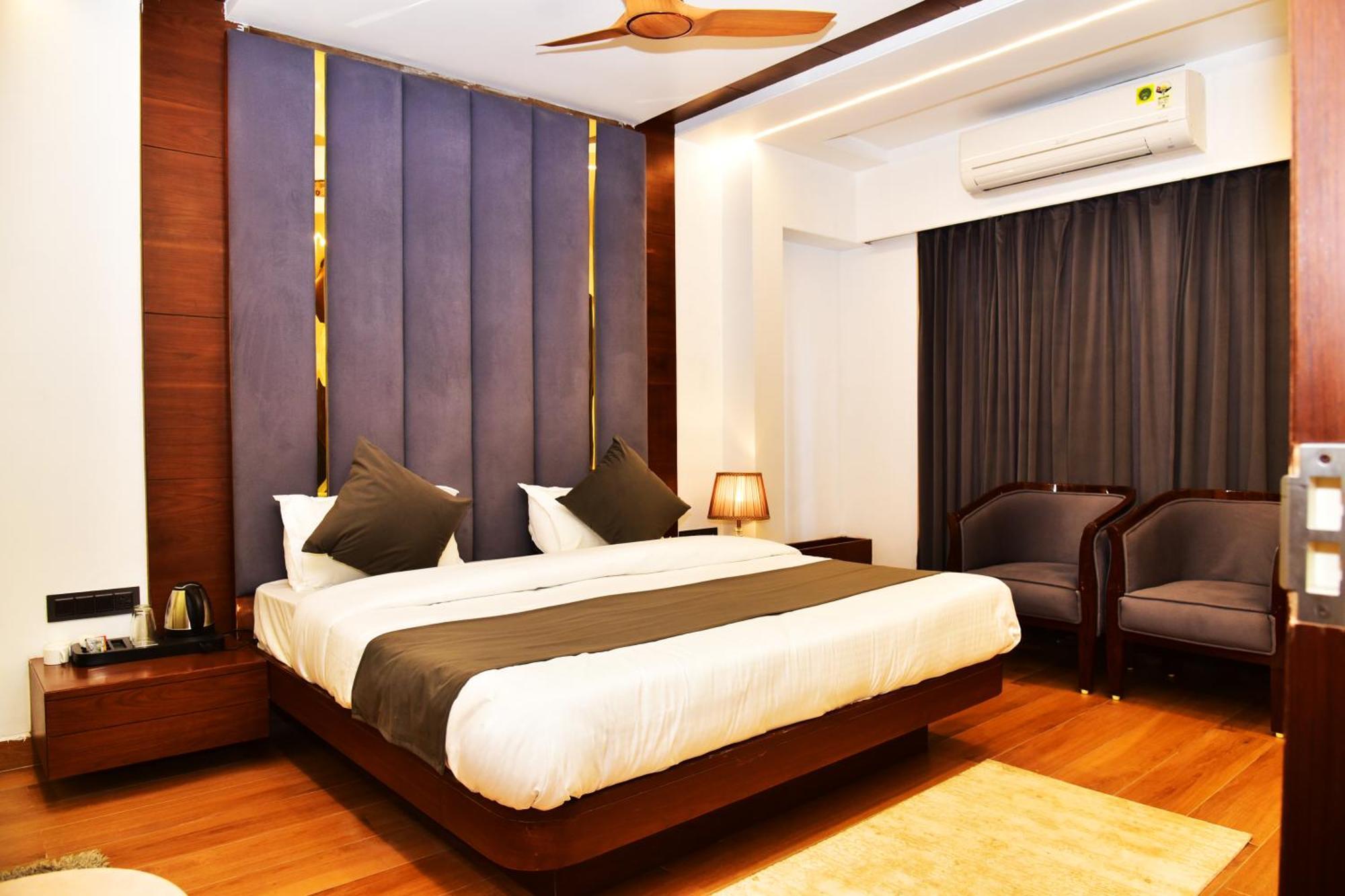 Hotel Divine Peak Pachmarhī Buitenkant foto