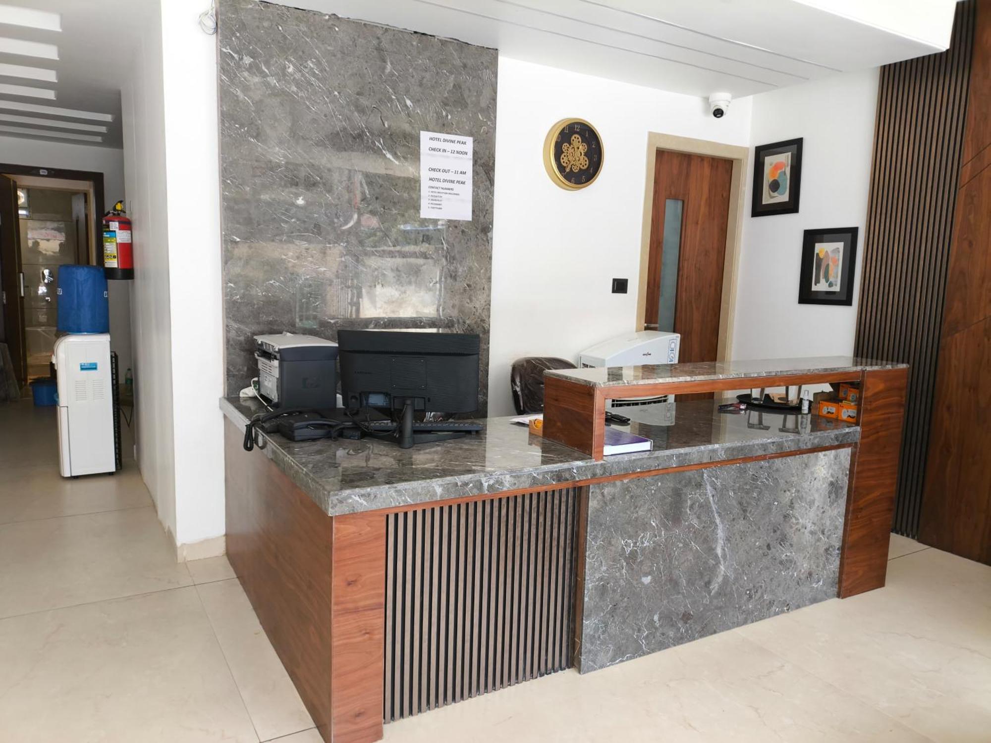 Hotel Divine Peak Pachmarhī Buitenkant foto