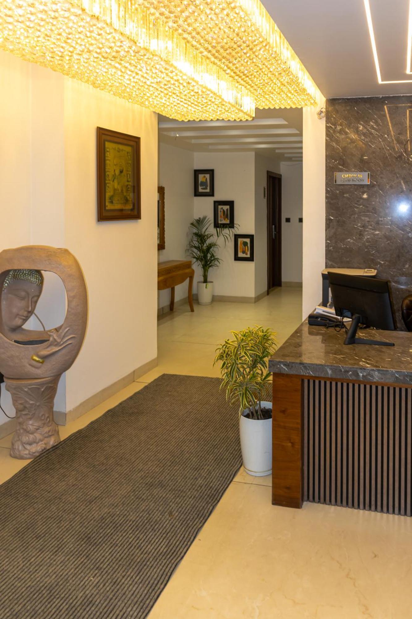 Hotel Divine Peak Pachmarhī Buitenkant foto